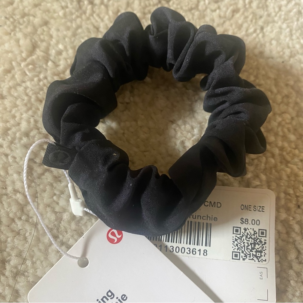 lululemon athletica camo scrunchie - Picture 3 of 4
